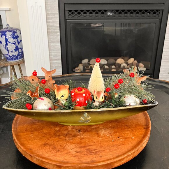 Vintage Woodland Christmas Decor featuring whimsical squirrels - Picture 2 of 12